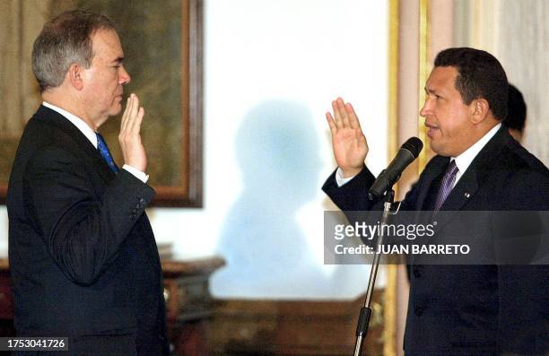 Venezuelan President Hugo Chavez , swears in the new chancellor Roy Chaderton in the Government Palace in caracas 30 May 2002. AFP PHOTO/Juan BARRETO...