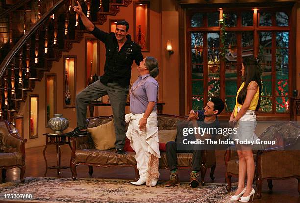 Akshay Kumar, Imran Khan on the sets of Comedy Nights with Kapil with Ali Asghar and Sumona Chakravarti for the promotion of Once Upon a Time in...