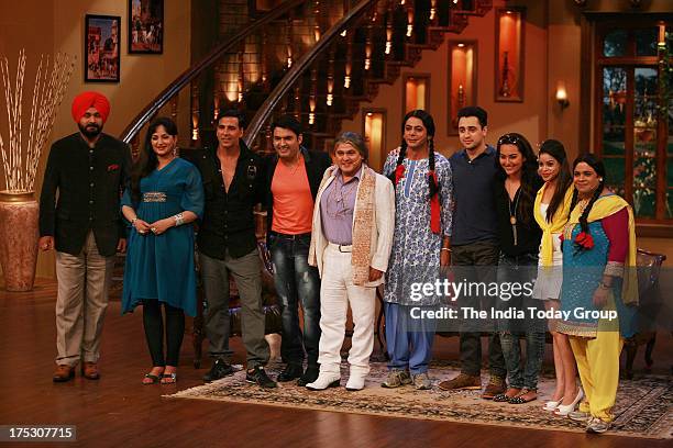 Akshay Kumar, Imran Khan and Sonakshi Sinha with Kapil Sharma, Sumona Chakravarti, Ali Asghar, Sunil Grover, Upasna Singh, Naseem Vicky, Navjot Singh...