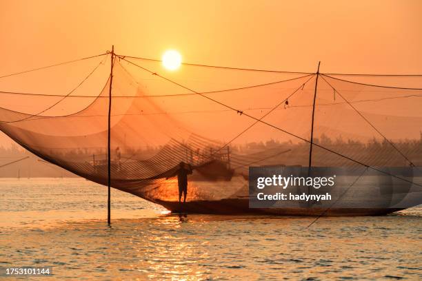 vietnamese fishing nets on thu bon river near hoi an in central vietnam - can tho province stock pictures, royalty-free photos & images