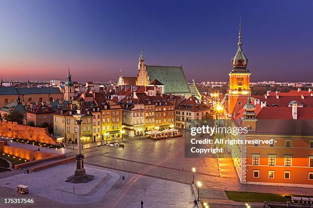 plac zamkowy (warsaw. poland) - warsaw ストックフォトと画像