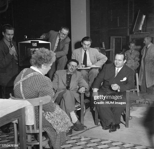 Gerard Rutten on the set with film producer Joop Geesink ca: December 10, 1953.