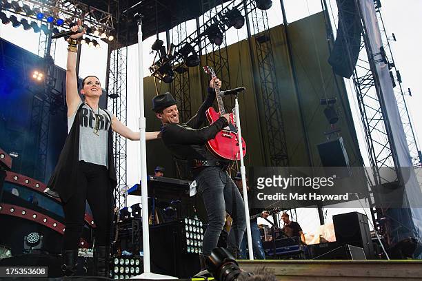 Keifer Thompson and Shawna Thompson of Thompson Square perform on stage at The Gorge Amphitheater during the Watershed Music Festival on August 2,...