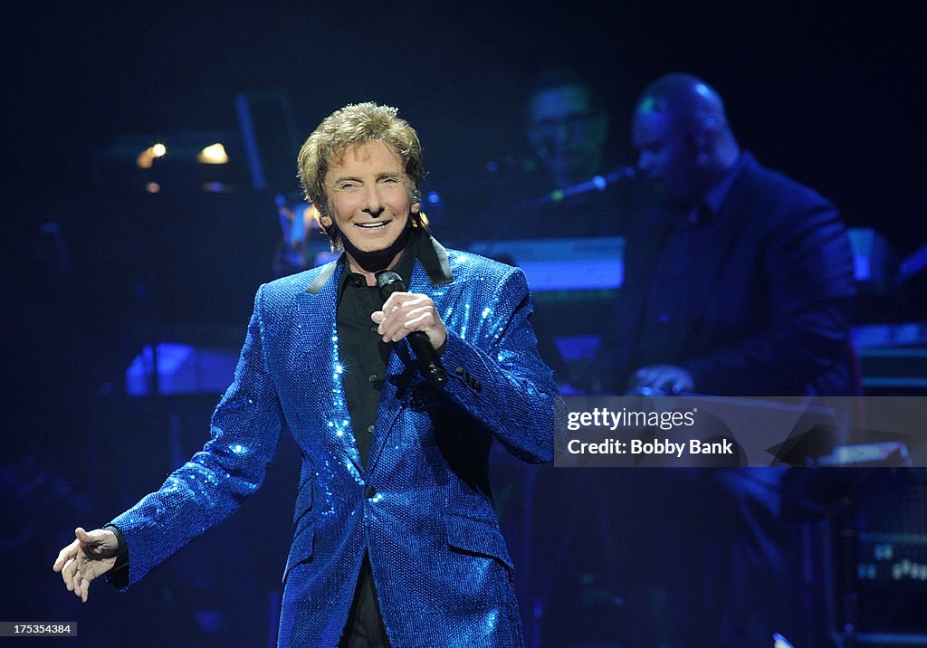Barry Manilow performs at the New Jersey Performing Arts Center on ...