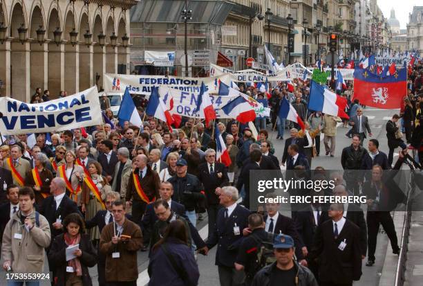 Personnes selon les organisateurs, 3.000 selon la police participent à la traditionnelle manifestation du Front national, le 1er mai 2004 à Paris. Le...