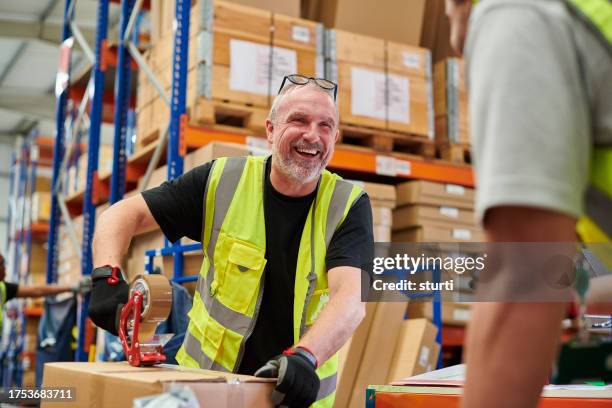 warehouse pickers - sala de armazenamento imagens e fotografias de stock
