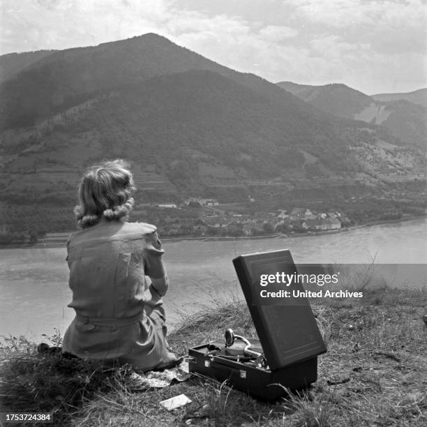Shellac Gi 125 Shellac Records Stock Photos, High-Res Pictures, and Images - Getty ...