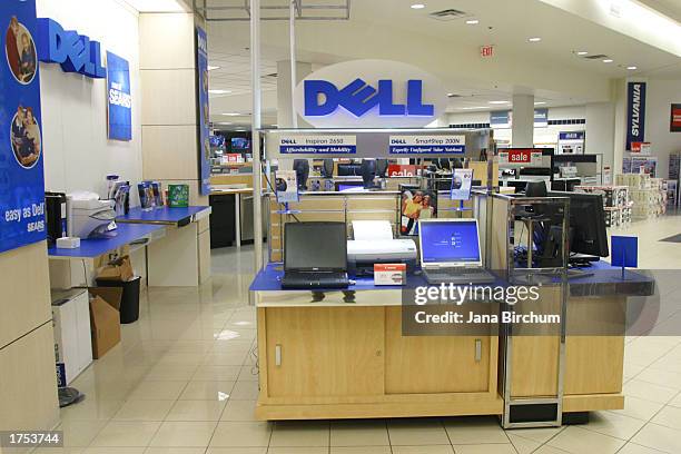 Pc Mall Computer Dell Pc Photos and Premium High Res Pictures - Getty Images