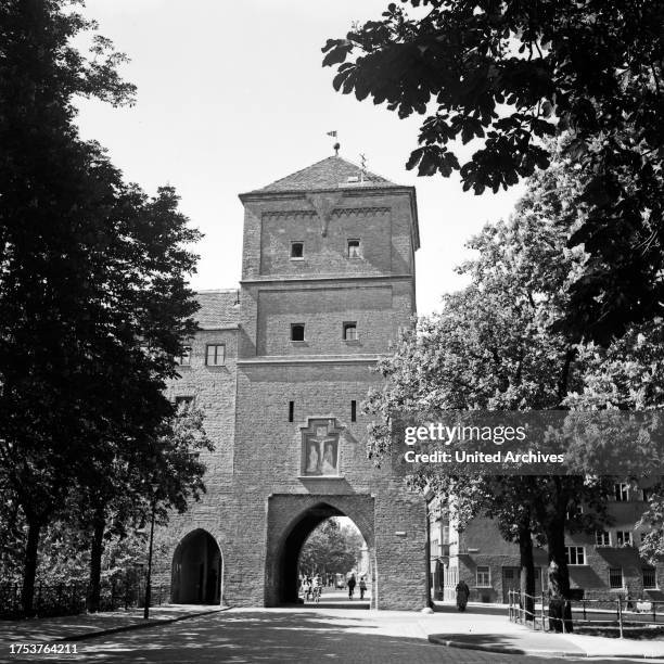 First Inner Gate 3,000 Inner Gate Stock Photos, High-Res Pictures, and Images - Getty Images