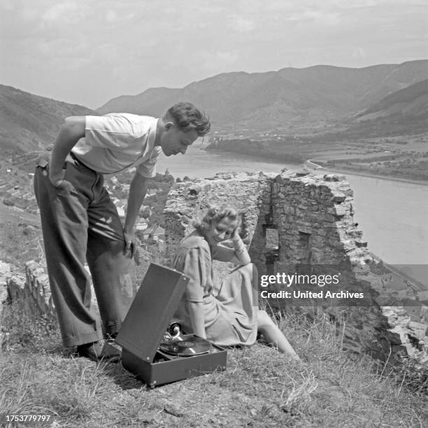 Shellac Gi 125 Shellac Records Stock Photos, High-Res Pictures, and Images - Getty ...