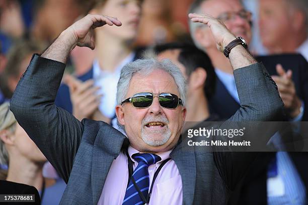 Portsmouth chairman Iain McInnes tries to rally the crowd during the Sky Bet League Two match between Portsmouth and Oxford United at Fratton Park on...
