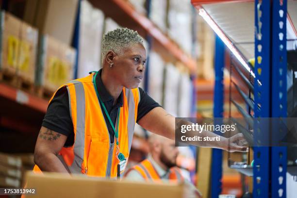 oficina de clasificación postal - oficina de correos fotografías e imágenes de stock