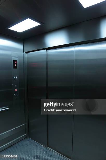 intérieur de l'ascenseur - ascenseur interieur photos et images de collection