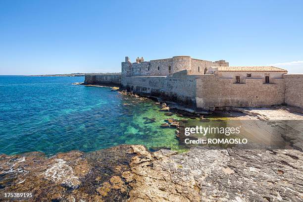castello maniace, ortygia siragusa, sizilien, italien - castello maniace stock-fotos und bilder