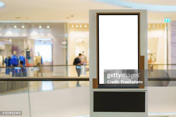 big blank billboard with copy space for your text message or content in shopping mall. - centro comercial fotografías e imágenes de stock