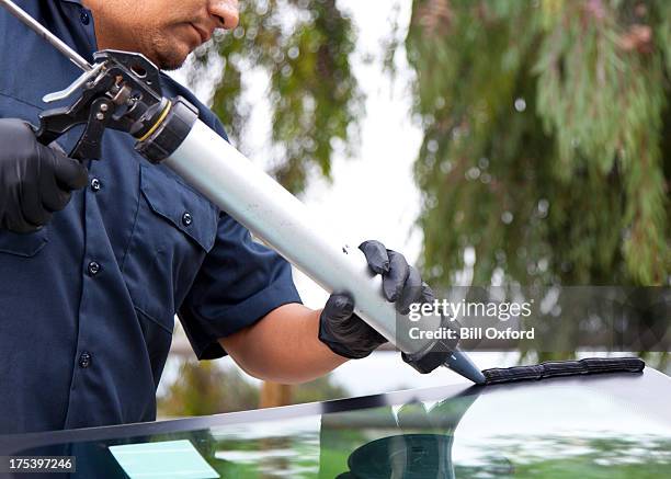 auto réparation & remplacement de verre - collant description physique photos et images de collection