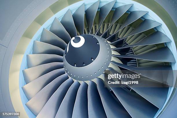 jet turbine - boeing 737-800 - propeller plane stockfoto's en -beelden