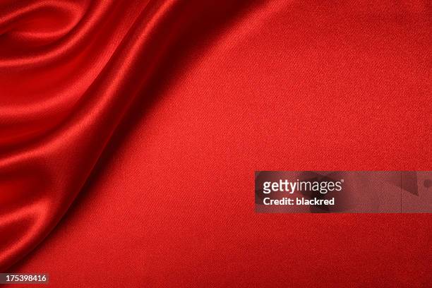 sfondo di seta rossa - rosso foto e immagini stock