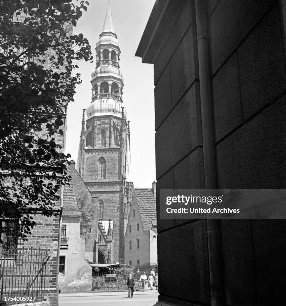 View from a lane to St. Mary's church of Zwickau, Germany 1930s.