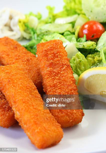 fish fingers - fish fingers stockfoto's en -beelden