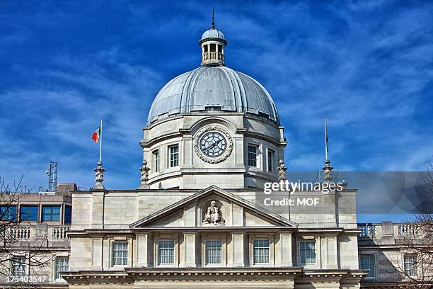 edificios gubernamentales de dublín, irlanda - government building fotografías e imágenes de stock