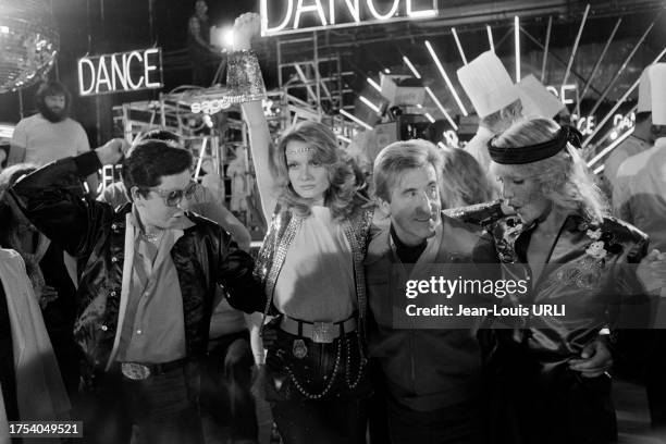 Mimi Coutelier et Jean Lefebvre sur le tournage du film 'Je te tiens, tu me tiens par la barbichette', le 18 octobre 1978.