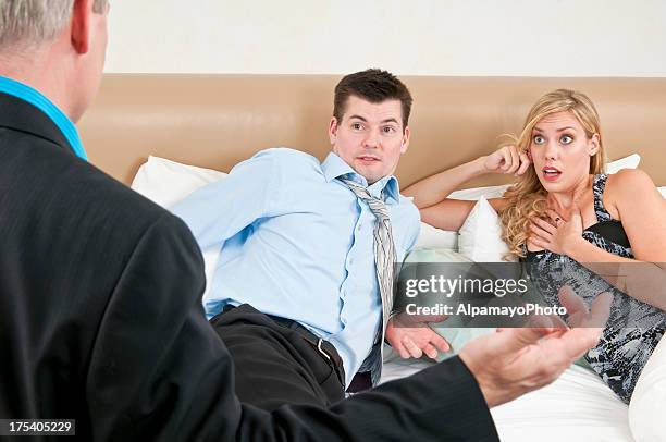 couple got caught cheating - ii - caught cheating stockfoto's en -beelden