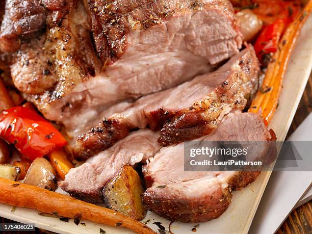 schweinefleisch roast - loin stock-fotos und bilder