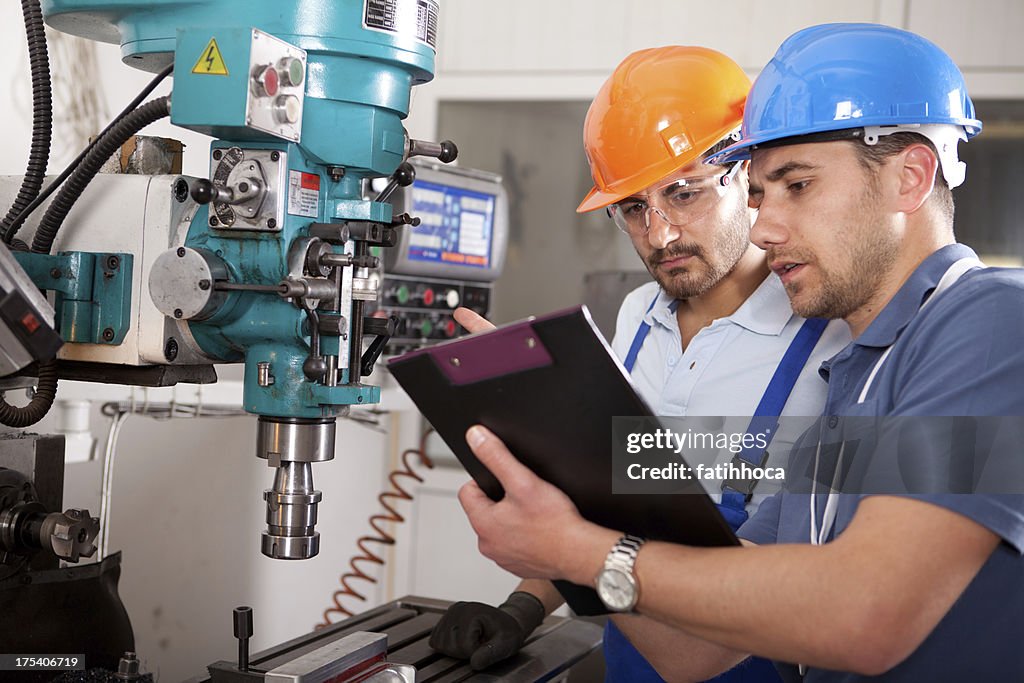 Junger Ingenieur und Foreman