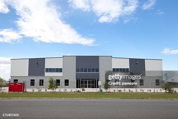 industrial warehouse building - shed stockfoto's en -beelden
