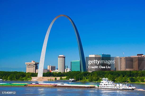 st. louis skyline, arch, river, and boat - gateway arch st louis stock pictures, royalty-free photos & images