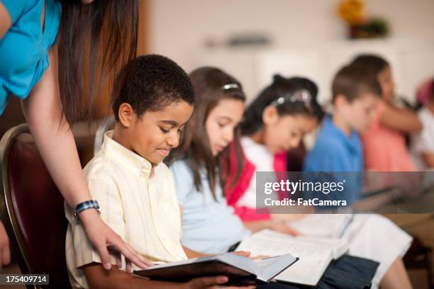 religiöse programm für kinder - sonntag stock-fotos und bilder