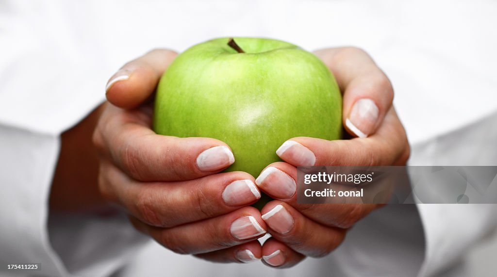 Maçã verde na Mão