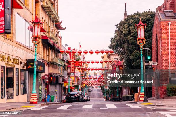 chinatown district in san francisco, california, usa - chinatown foto e immagini stock