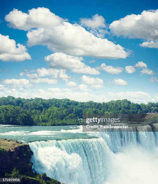 cascate del niagara dal lato usa - niagara falls città foto e immagini stock