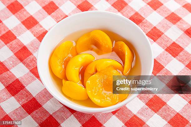 vegetales enlatados duraznos - peach fotografías e imágenes de stock