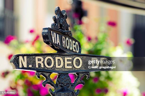 rodeo drive sign in beverly hills, ca - beverly hills rodeo drive stock pictures, royalty-free photos & images