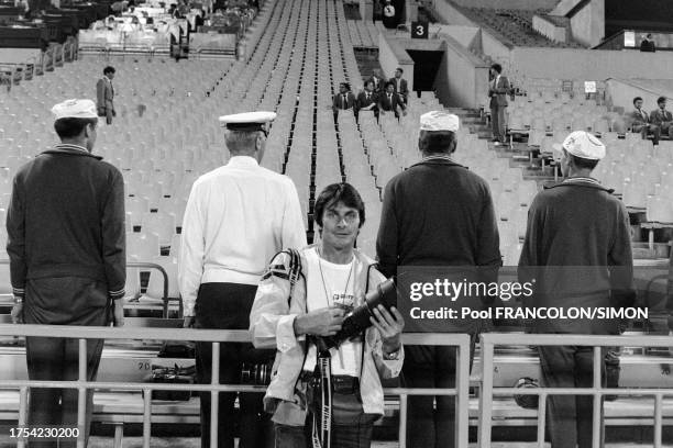 Daniel Simon dans le stade des épreuves d'athlétisme des Jeux Olympiques d'été de Moscou, en juillet 1980.