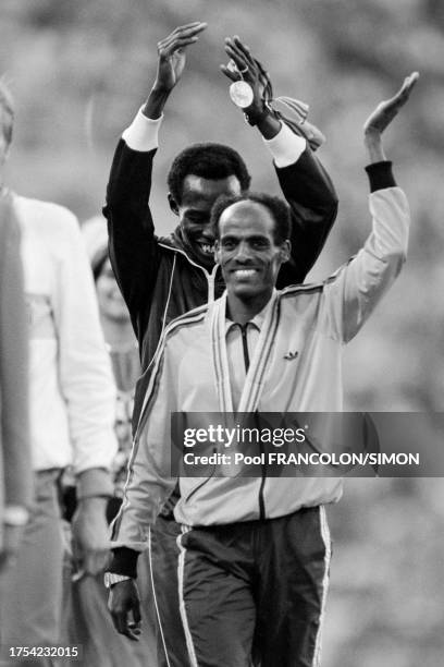 Miruts Yifter célébrant sa victoire au 5000m des Jeux Olympiques d'été de Moscou, le 1er août 1980.