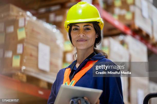 Packer Working 55 Shelf Packer Stock Photos, High-Res Pictures, and Images - Getty Images