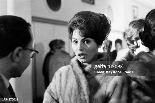 Rosanna Schiaffino au cinéma 'Normandie' pour la première du film 'Les Garçons' à Paris, le 20 janvier 1961.