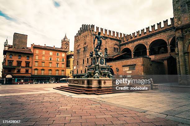 piazza del nettuno in bologna, italy landmark - bologna stock pictures, royalty-free photos & images