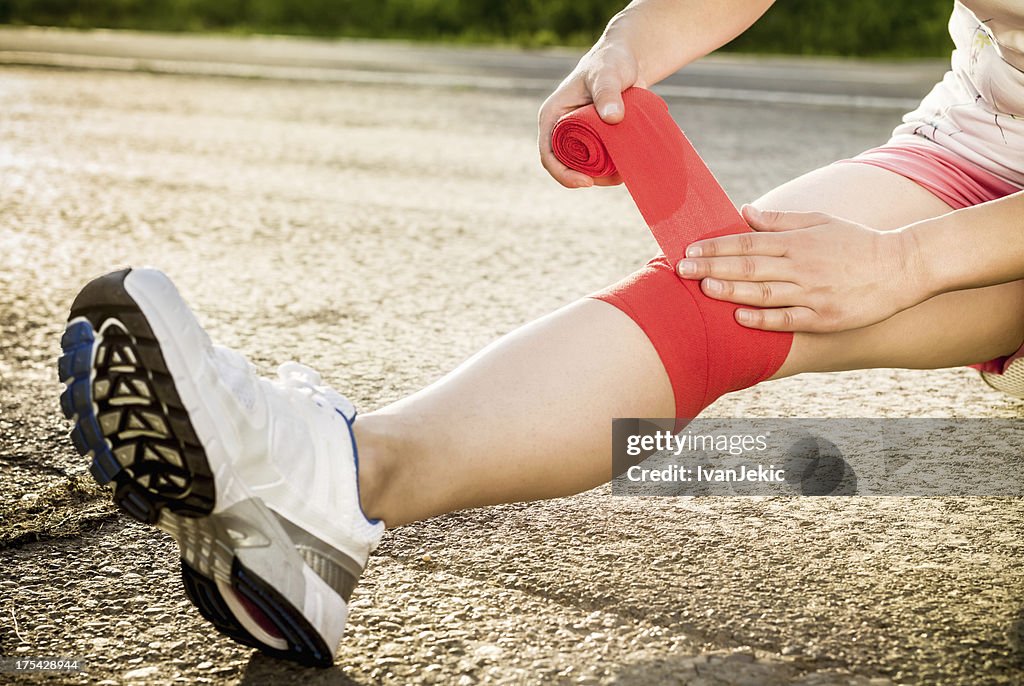 Bandaging Injury Bandaging Knee Closeup Sports Injury High-Res Stock Photo - Getty Images