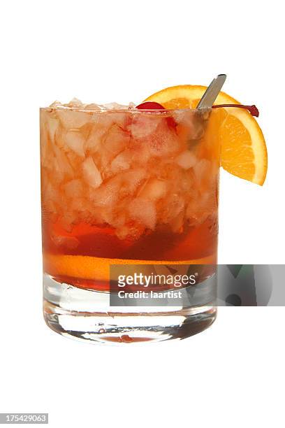 cocktail su bianco: vecchio stile. - ghiaccio tritato foto e immagini stock