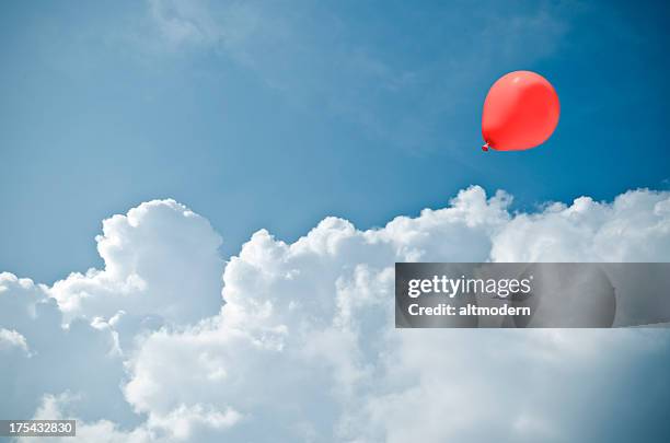 red balloon - red sky stock-fotos und bilder