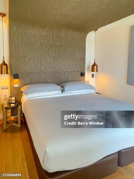 luxurious and large bed, barcelona - hotel room white bed stock pictures, royalty-free photos & images