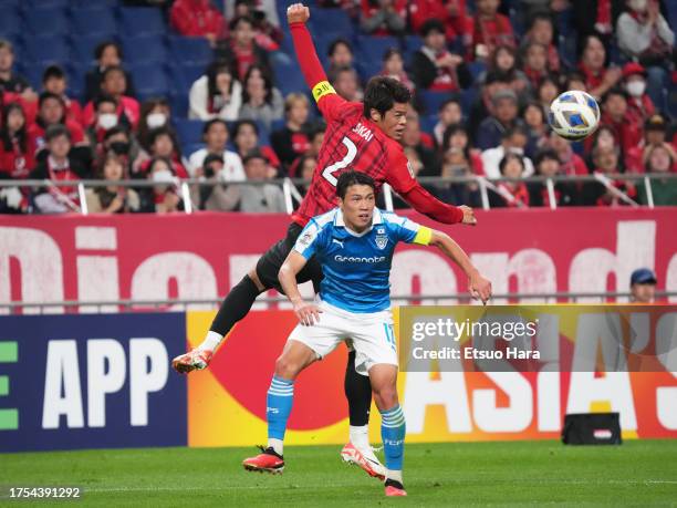 Hiroki Sakai of Urawa Red Diamonds and Kim Suengdae of Pohang Steelers compete for the ball during the AFC Champions League Group J match between...