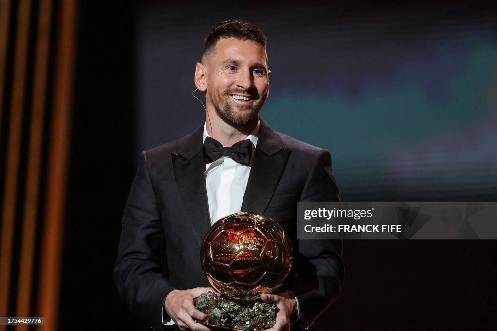 TOPSHOT-FBL-AWARD-BALLON D'OR-2023
