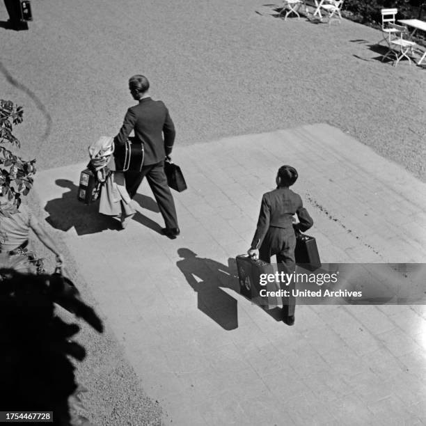 Staff members of the Waldlust hotel at Freudenstadt in Black Forest taking care for guest's luggage, GErmany 1930s.