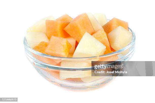 porciones de melons en vidrio bowl - melón de castilla fotografías e imágenes de stock